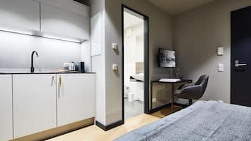 Refrigerador, microondas, placa de cocina, lavavajillas