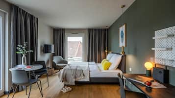 Medium Plus Apartment, 1 Queen Bed, Full Kitchen