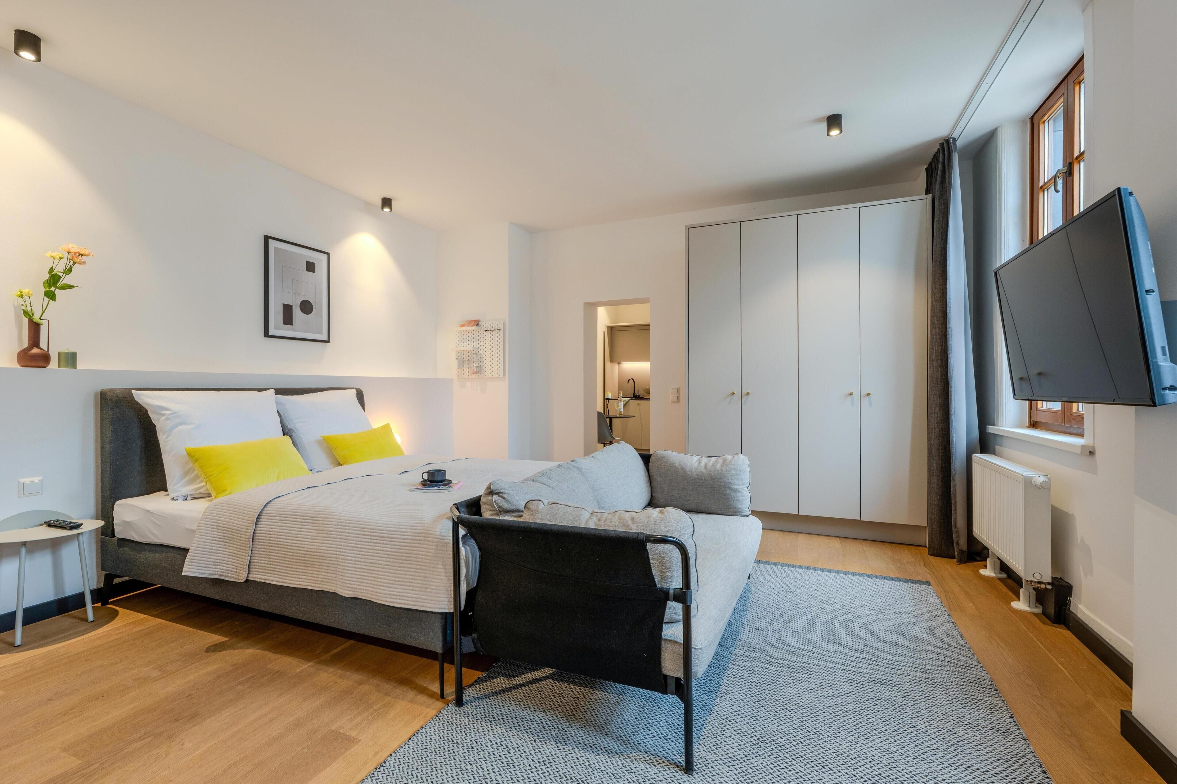 Medium Apartment, 1 Queen Bed, Full Kitchen | 低過敏寢具、客房內保險箱、書桌、筆電工作空間
