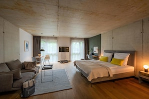 Medium Apartment, 1 Queen Bed, Full Kitchen | Hypo-allergenic bedding, in-room safe, desk, laptop workspace - ipartment Wolfsburg @HOME by Best Western (Wolfsburg)