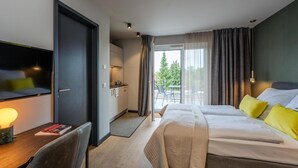 XtraSmart+ Apartment, 1 Queen Bed, Full Kitchen | Hypo-allergenic bedding available, in-room safe, desk, laptop workspace - ipartment Wolfsburg @HOME by Best Western (Wolfsburg)