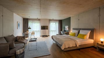 Hypo-allergenic bedding available, in-room safe, desk, laptop workspace