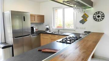 Køleskab, mikrobølgeovn, ovn, kogeplade