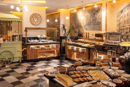 Buffet. Eden Boutique Hotel