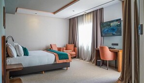 Standard-Doppelzimmer | Minibar, Zimmersafe, Schreibtisch, laptopgeeigneter Arbeitsplatz