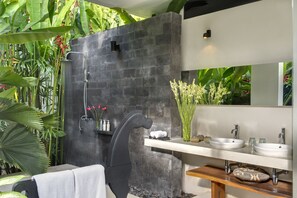 4BR Luxury Villa | Lap & Children's Pool, Events Ready, Concierge, Chef on Request | Bathroom - Villa Kavya (Canggu)