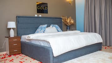 4 bedrooms, in-room safe, desk, iron/ironing board