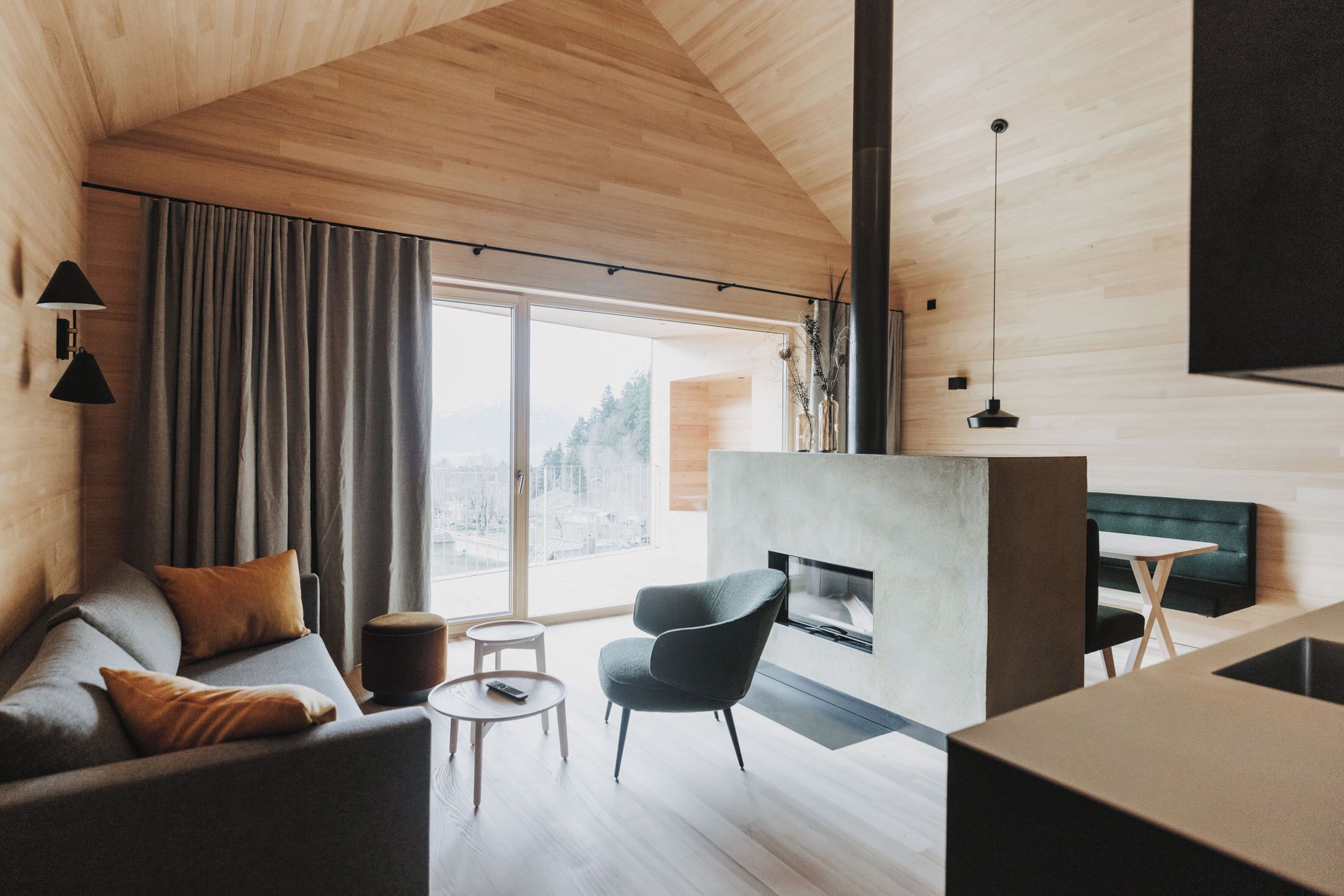 豪華木屋 | 起居區 | 平面電視、壁爐