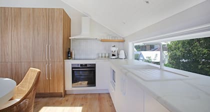 Tea Gardens Loft - Boutique Accommodation