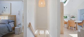 Tea Gardens Loft - Boutique Accommodation