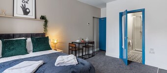 Studio 7 • City Centre • Fast WiFi • Smart TV