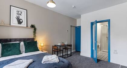 Studio 7 • City Centre • Fast WiFi • Smart TV