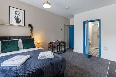 Studio 7 • City Centre • Fast WiFi • Smart TV