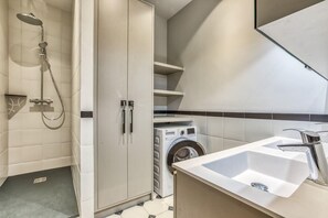 Shower, hair dryer, towels