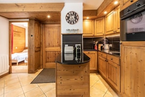 Kühlschrank, Ofen, Herdplatte, Geschirrspüler