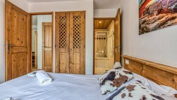 2 slaapkamers, een strijkplank/strijkijzer, wifi, beddengoed