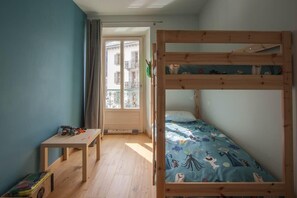 2 bedrooms, iron/ironing board, WiFi