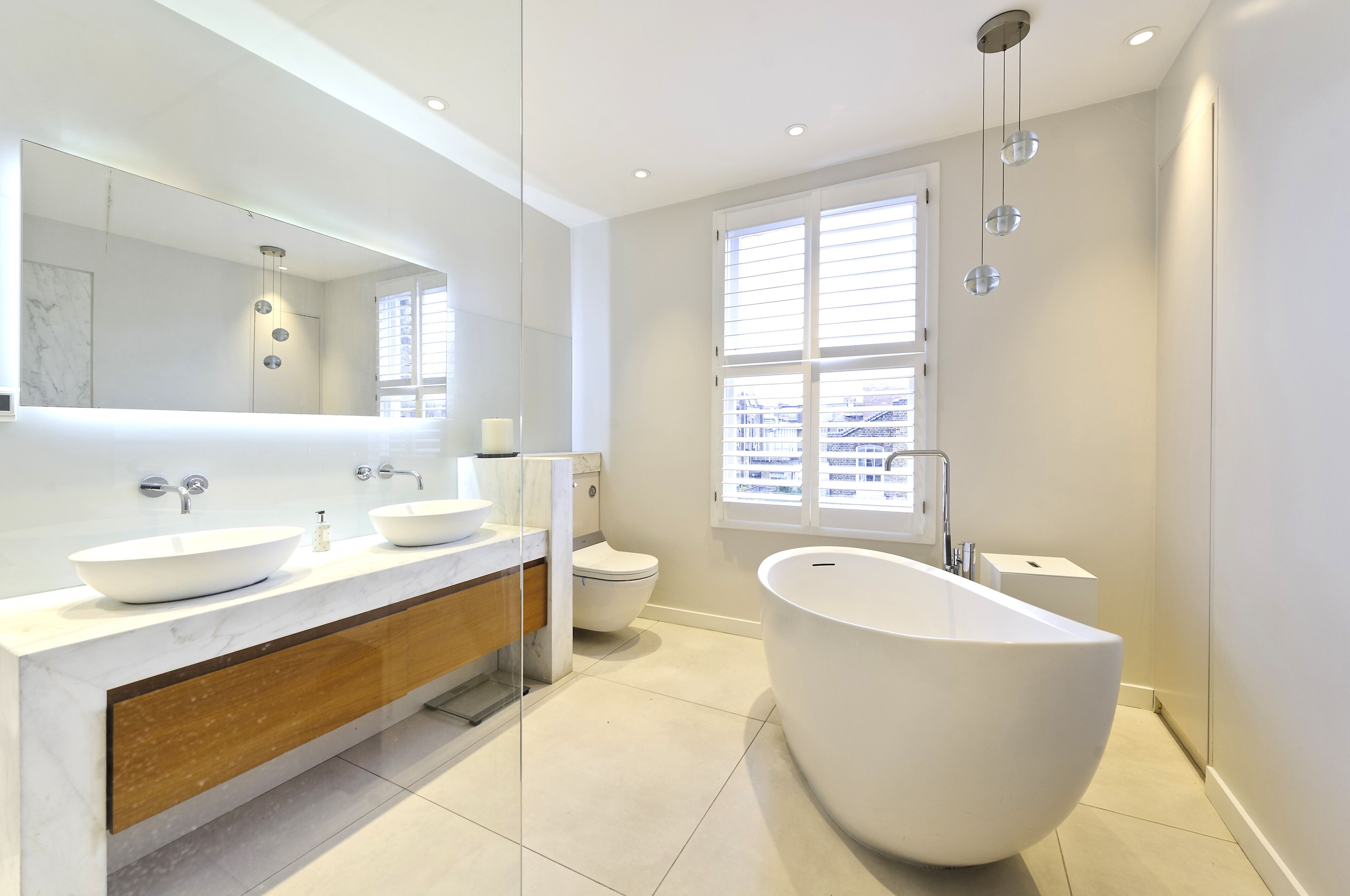 Bathtub, hair dryer, towels
