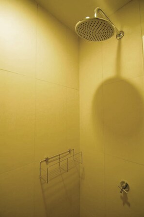 Duschwanne, Haartrockner, Bidet, Seife