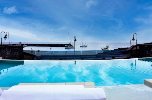 Royal Marina Suites Boutique Hotel