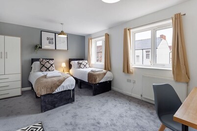 Studio 6 • City Centre • Fast WiFi • Smart TV