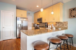 Fridge, microwave, oven, stovetop - Fresh and Salty (Carolina Beach)