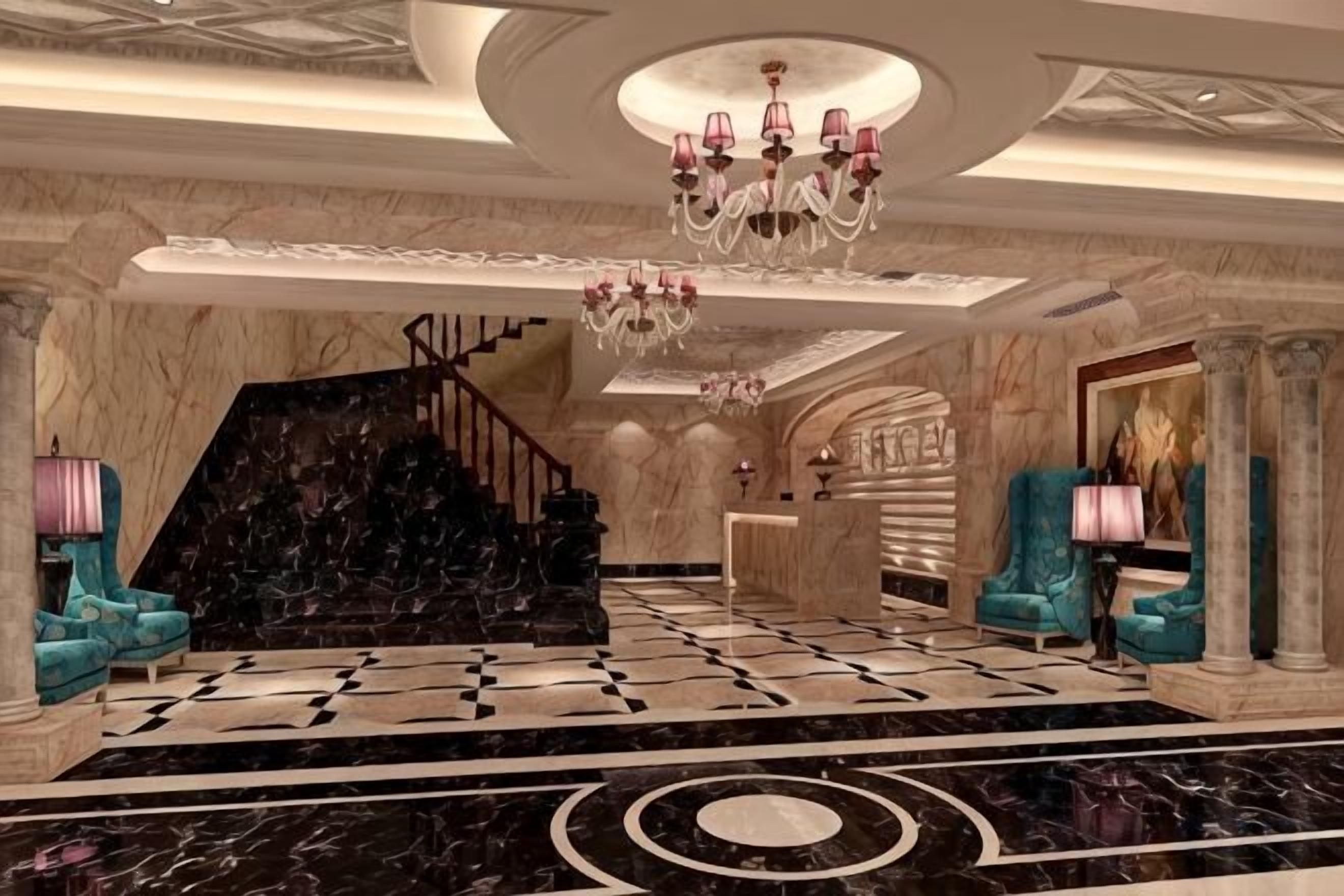 Un vestíbulo imponente con piso de mármol, una escalera y un candelabro.