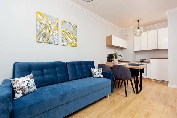 Relax in this stylish living space with a sofa, dining area, and fully equipped kitchen.