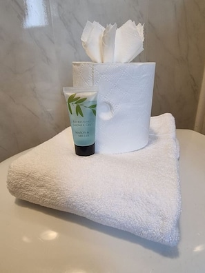 Hair dryer, towels - Studio 9 • City Centre • Fast WiFi • Smart TV (Middlesbrough)