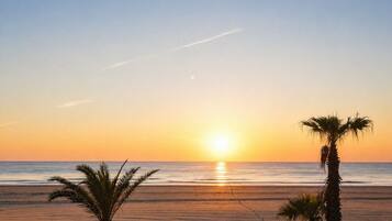 Una spiaggia nelle vicinanze