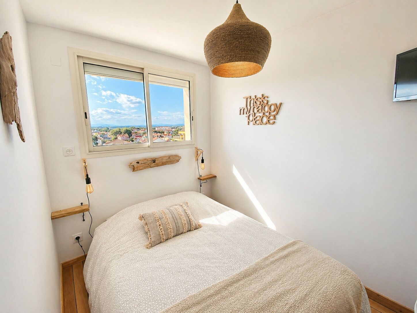 1 dormitorio, tabla de planchar con plancha, wifi gratis y ropa de cama