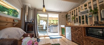 Chalet with Jacuzzi and wood-burning stove