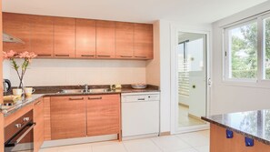 Fridge, microwave, oven, dishwasher