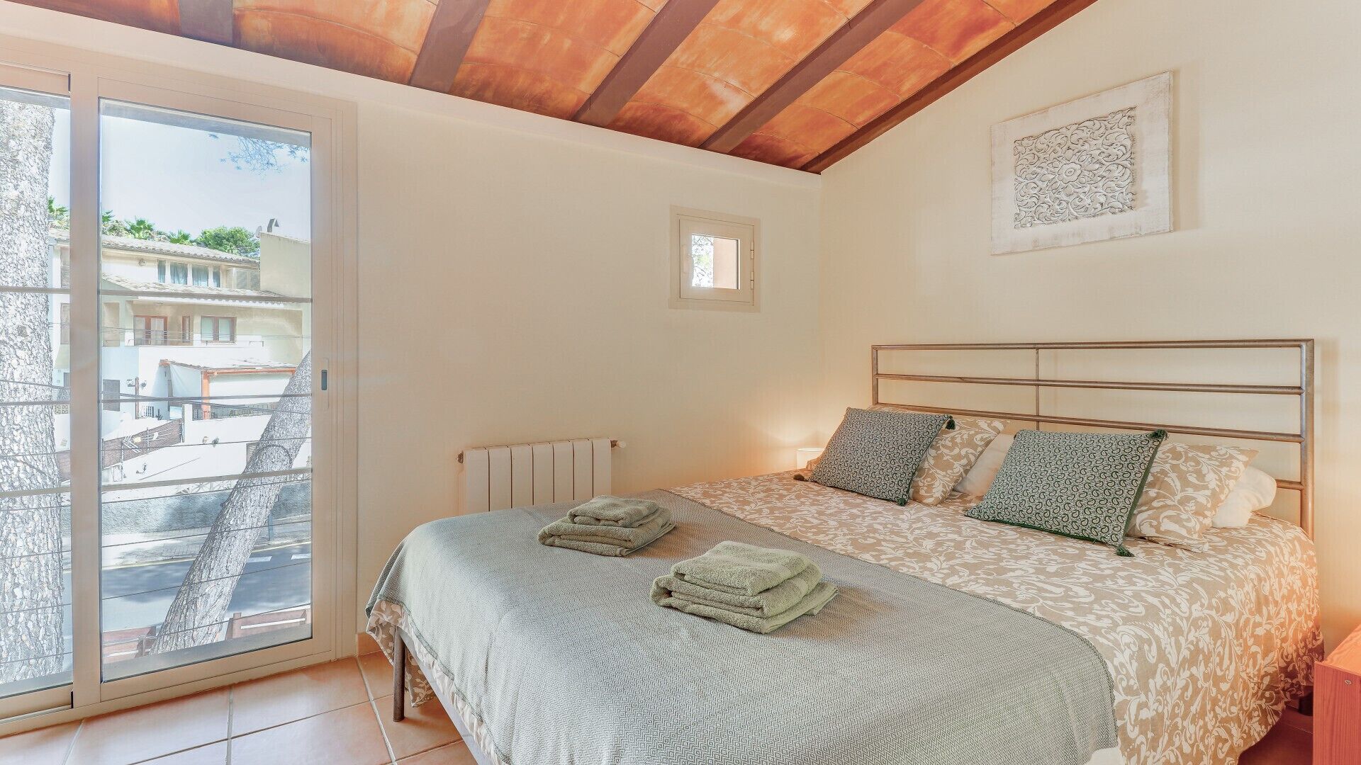 3 slaapkamers, een kluis op de kamer, een strijkplank/strijkijzer