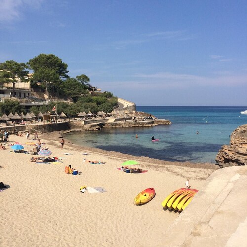 Roof top jacuzzi, walking distance to the beach