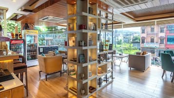 Breakfast, lunch and dinner served