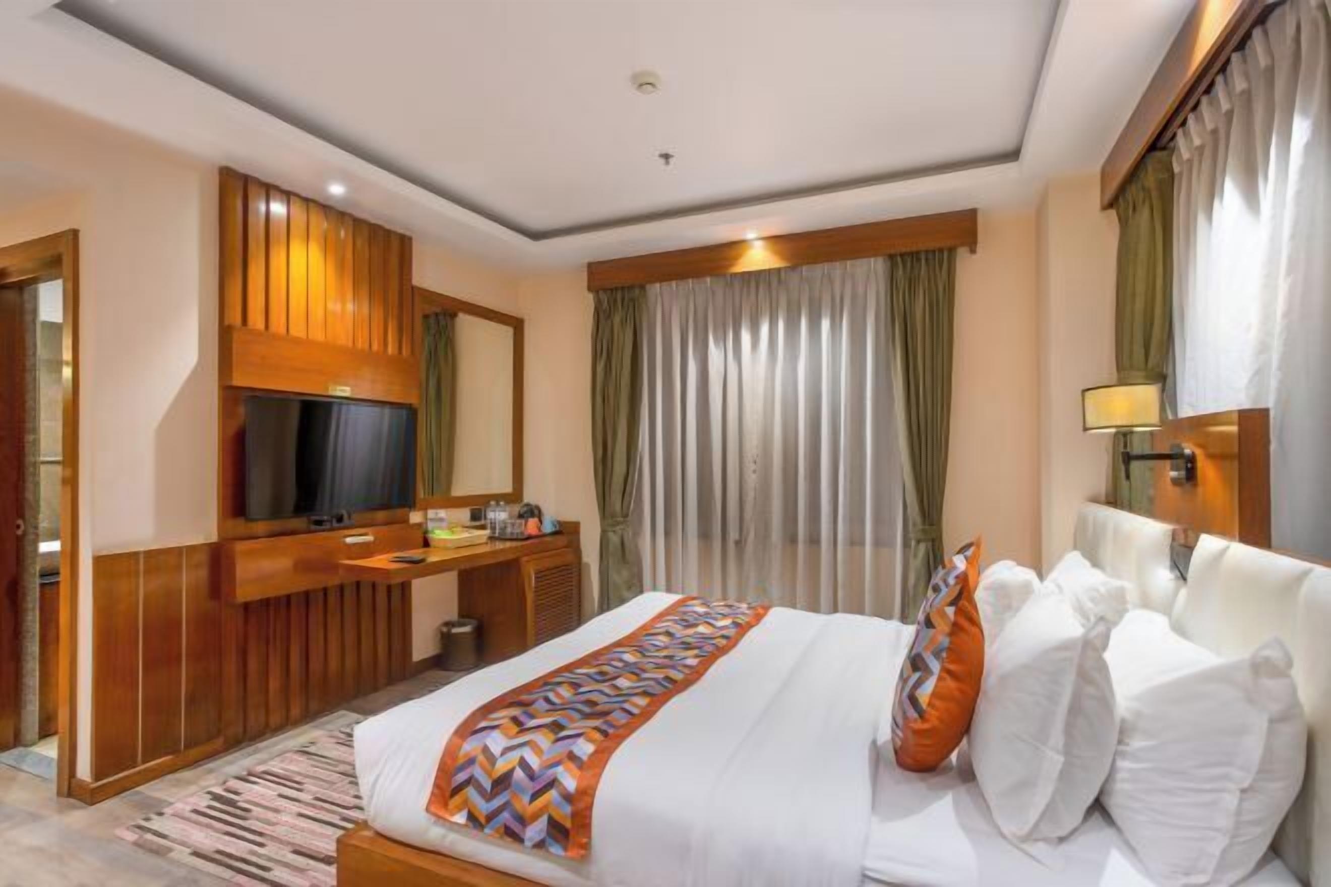 Minibar, in-room safe, desk, free WiFi