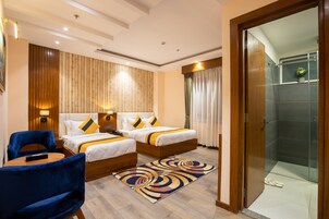 Family Room | Minibar, in-room safe, desk, free WiFi