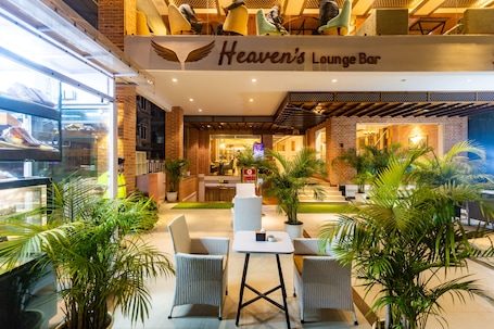 Televisión de pantalla plana de 55 pulgadas con canales vía satélite