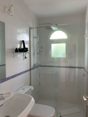Bathtub, hair dryer, towels