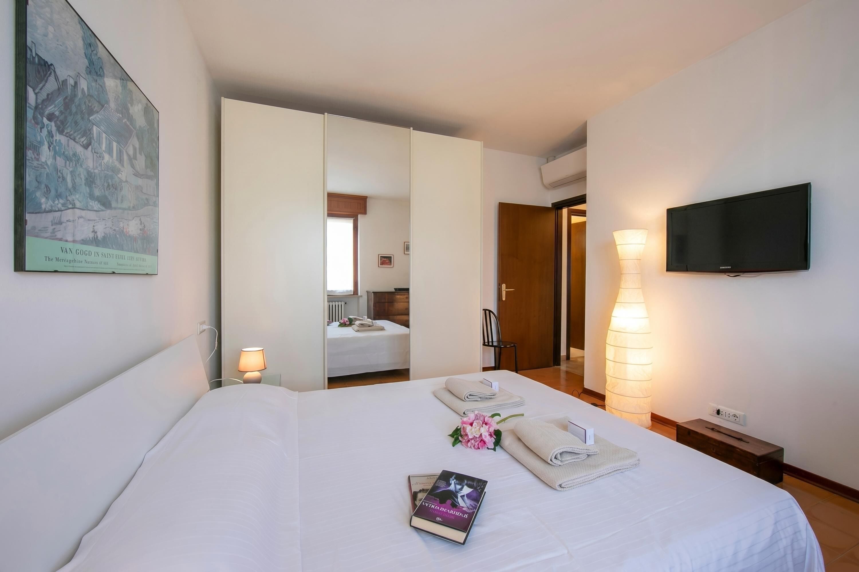 3 bedrooms, iron/ironing board, free WiFi, bed sheets