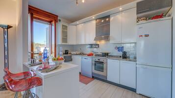 Familienapartment, Mehrere Schlafzimmer, 2 Bäder (Casa di Paola) | Eigene Küche | Kühlschrank, Mikrowelle, Ofen, Herdplatte