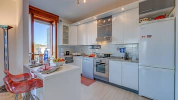 Family Apartment, 3 Bedrooms, 2 Bathrooms (Casa di Paola) | Private kitchen | Fridge, microwave, oven, stovetop