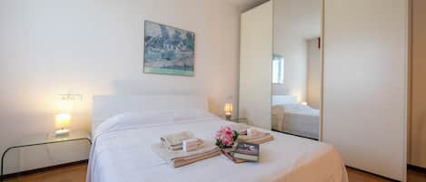 Appartement Familial, plusieurs chambres, 2 salles de bains (Casa di Paola) | 3 chambres, fer et planche Ă repasser, Wi-Fi gratuit, draps fournis