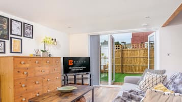 House, 2 Bedrooms, Non Smoking | Living area | 43-inch Smart TV with digital channels, TV, Netflix