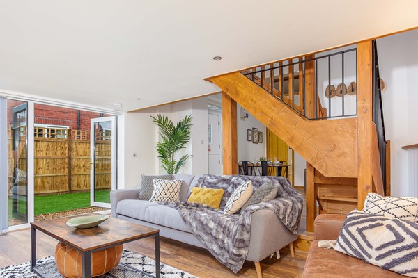 House, 2 Bedrooms, Non Smoking | Living area | 43-inch Smart TV with digital channels, TV, Netflix