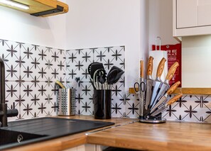 Casa, 2 habitaciones, no fumadores | Cocina privada | Frigorífico grande, microondas, placa de cocina y cafetera o tetera