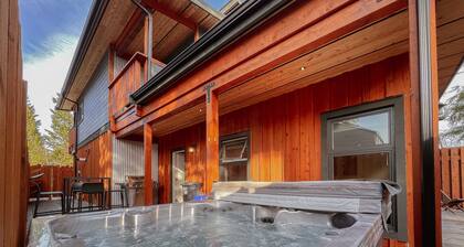 Tofino Escape-Hot Tub, Modern, Marina, Pets, BBQ