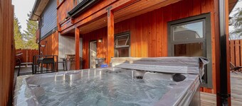 Tofino Escape-Hot Tub, Modern, Marina, Pets, BBQ