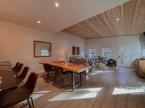 Interior - Tofino Escape-Hot Tub, Modern, Marina, Pets, BBQ (Tofino)